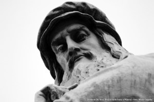 Statua di Leonardo Da Vinci in piazza della Scala a Milano (09/12/2012)